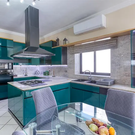 Spacious 4br With Private Pool, Parking & Bbq By 360 Estates ヴィラ