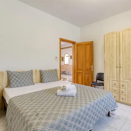 Spacious 4br With Private Pool, Parking & Bbq By 360 Estates Vila