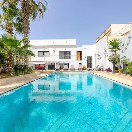 Spacious 4br With Private Pool, Parking & Bbq By 360 Estates Villa *