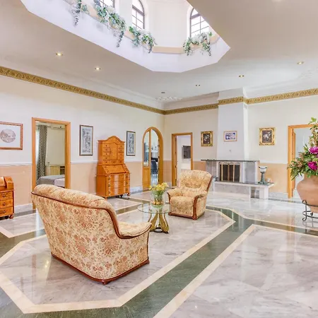 Spacious 4br With Private Pool, Parking & Bbq By 360 Estates Villa