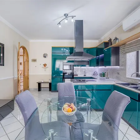 Spacious 4br With Private Pool, Parking & Bbq By 360 Estates Attard