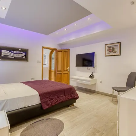 Villa Spacious 4br With Private Pool, Parking & Bbq By 360 Estates