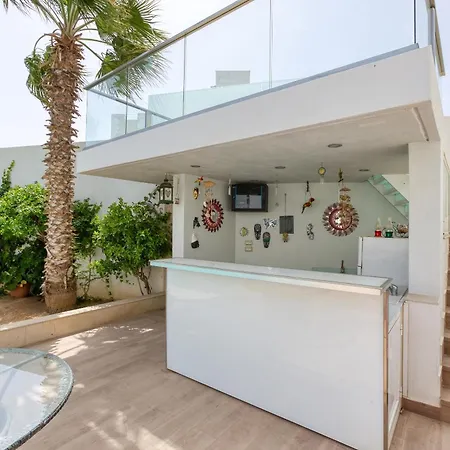 Spacious 4br With Private Pool, Parking & Bbq By 360 Estates