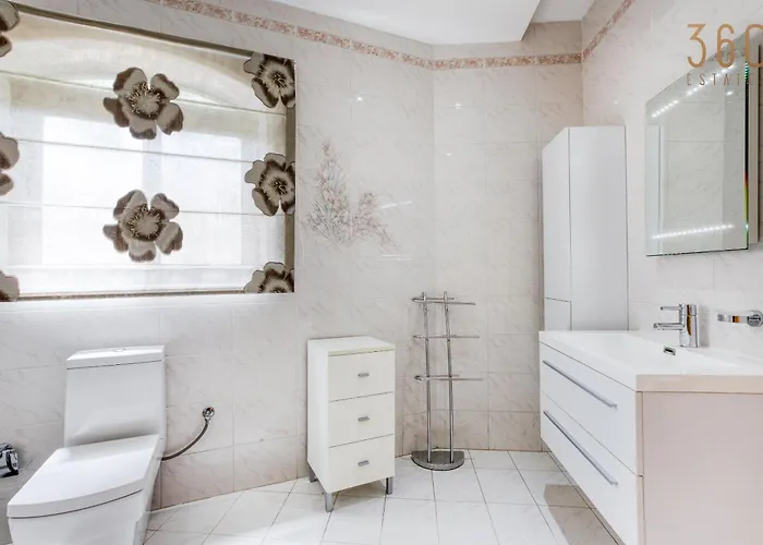 Villa Spacious 4br With Private Pool, Parking & Bbq By 360 Estates