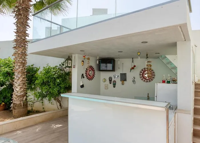 Villa Spacious 4br With Private Pool, Parking & Bbq By 360 Estates *