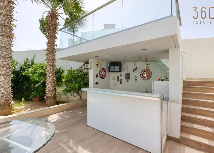 Spacious 4br With Private Pool, Parking & Bbq By 360 Estates