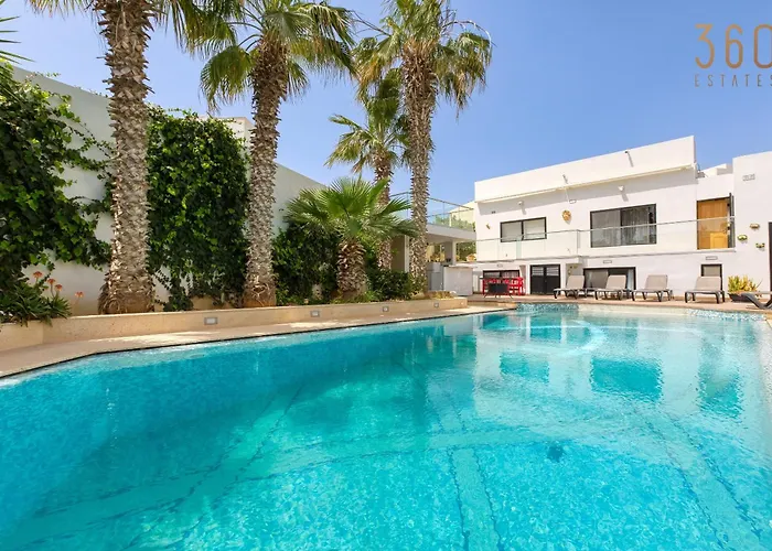Villa Spacious 4br With Private Pool, Parking & Bbq By 360 Estates